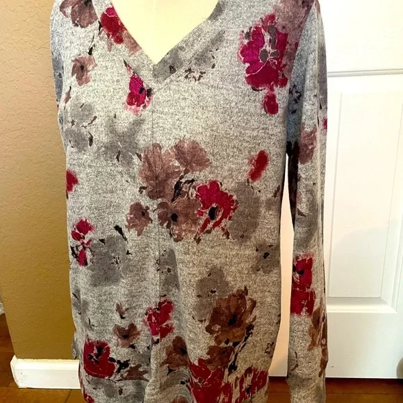 Ellen Tracy Floral Tunic Swester - Picture 2 of 3